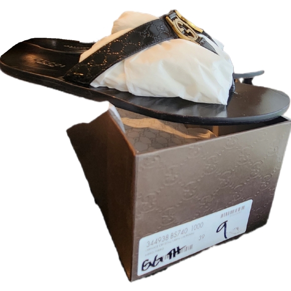 EUC Gucci sandals with gold hardware - Picture 4 of 12